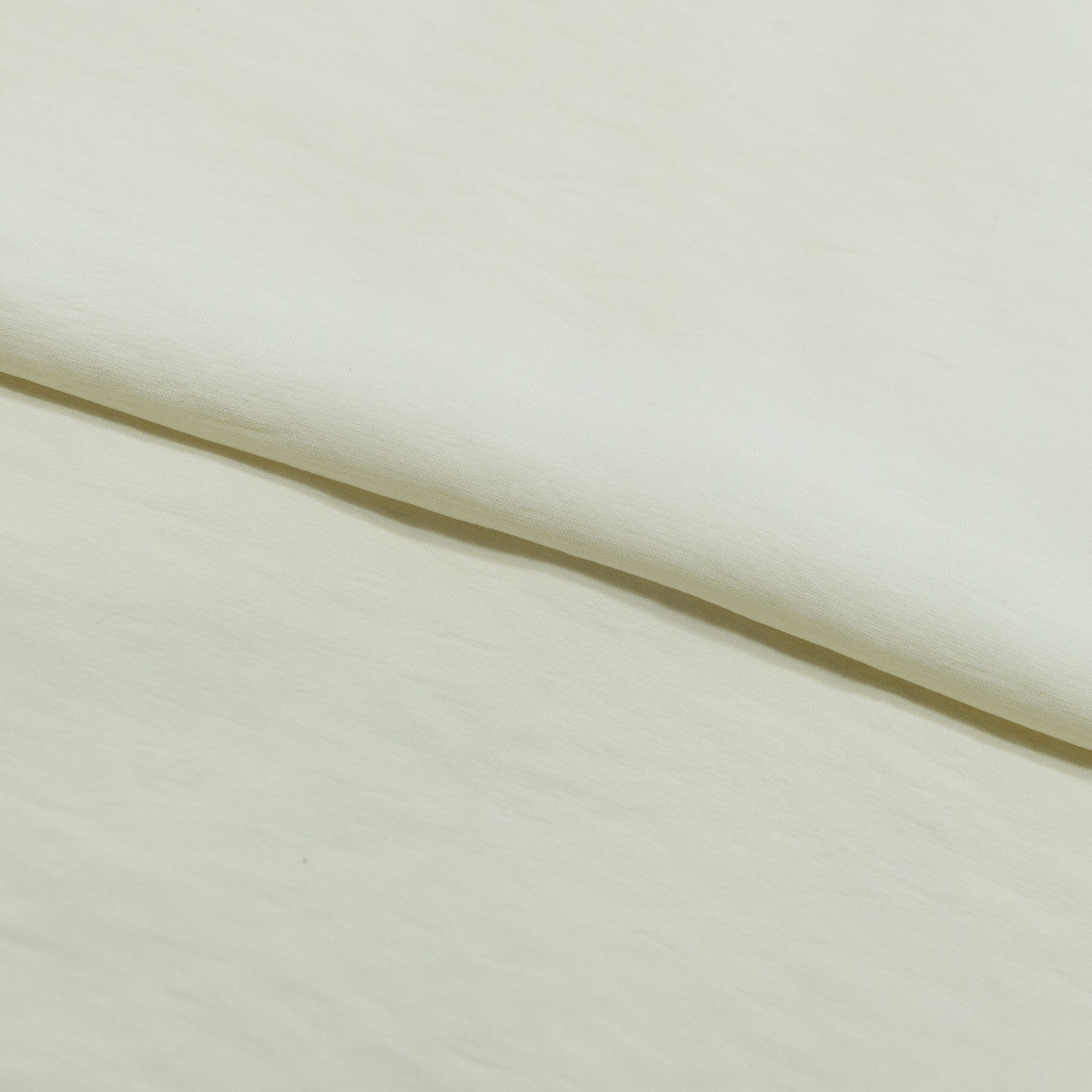 Crinkled Polyester Fabric for Blouses and Dresses, 170gsm – VX8304 - Image 4