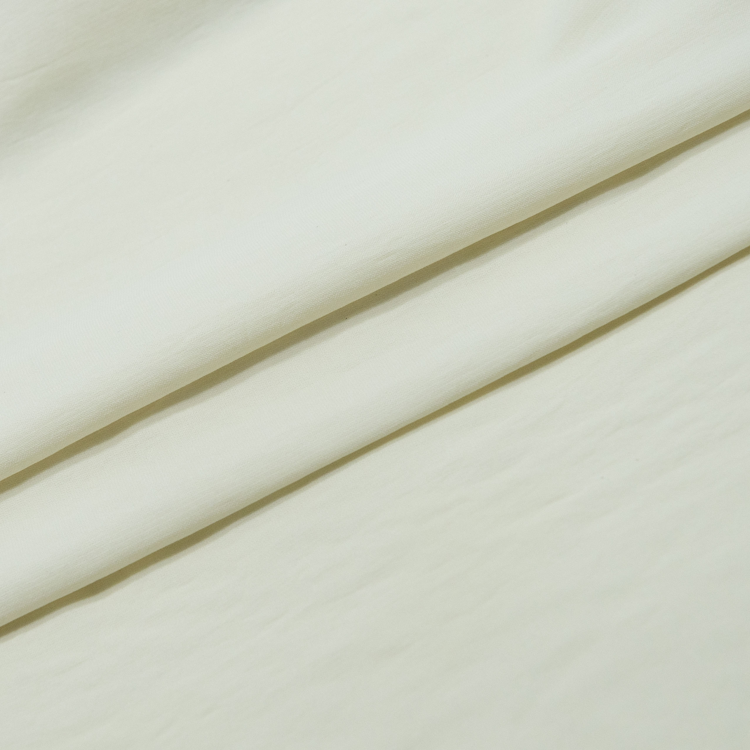 Crinkled Polyester Fabric for Blouses and Dresses, 170gsm – VX8304 - Image 3